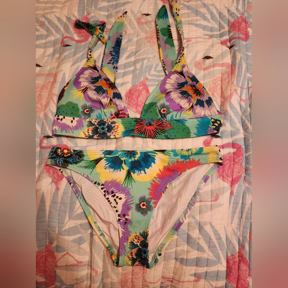 VS bikini